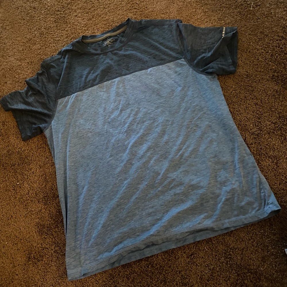 (A78)Mens Athletic Tee Size M from G H Bass & Co